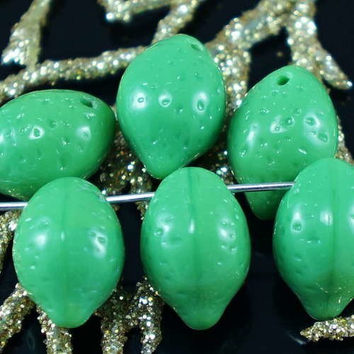 Opaque vert lime verre tchèque fruits de l'automne perles 14mm x 10mm 10pcs sku-18991