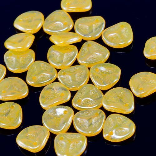 50pcs lustre jaune verre tchèque de pétale de rose perles pressées à plat fleur de 7mm x 8mm sku-19195