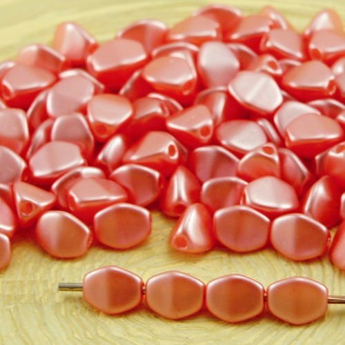 60pcs pastel perle de lumière rouge corail pincée bicone à facettes entretoise tchèque perles de ver sku-32062