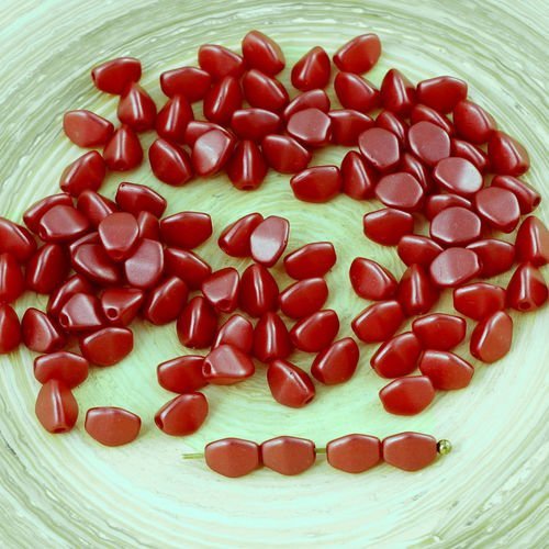 60pcs albâtre pastel foncé rouge corail pincée tchèque perles de verre de 5mm sku-28482