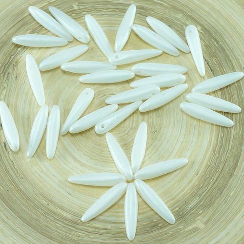 30pcs blanc soie mat de verre tchèque preciosa épine poignard perles feuille plate de 5 mm x 16mm sku-26892