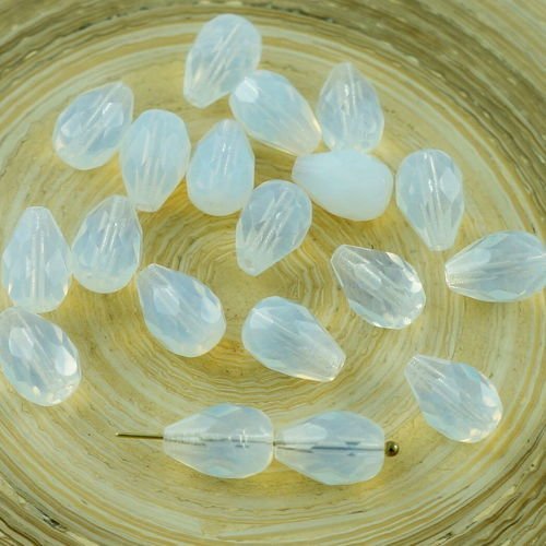 18pcs de la mer de lune opale blanche tchèque en verre à facettes feu poli en forme de larme perles  sku-29191