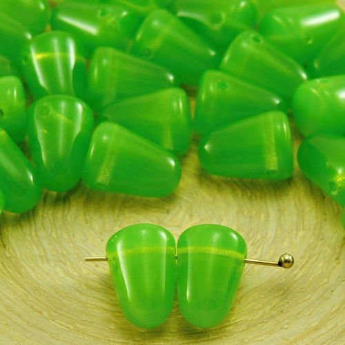 14pcs opale cristal vert cône de bonbon pointes crampons gum drop tchèque perles de verre de 10mm x  sku-33545