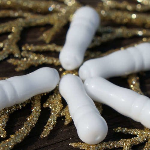 Blanc opaque tchèque tube de verre perles de corne long 23mm x 7mm 8pcs sku-17295