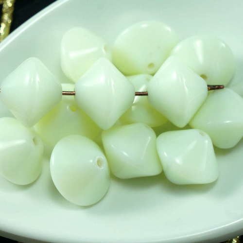 Grand blanc ivoire verre tchèque bicone pyramide des perles 12mm x 9mm 10pcs sku-21579