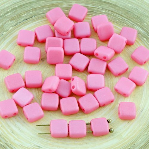 40pcs rose valentine de soie mat tuile de verre tchèque perles de deux trous plat carré de 6mm x 6mm sku-28523