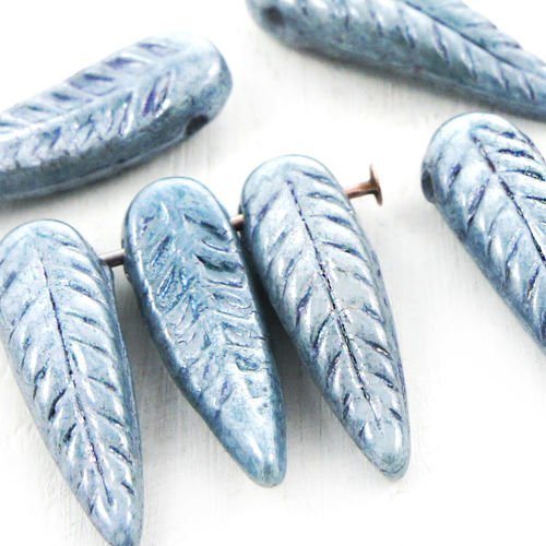 14pcs de craie grise bleu lustre sculpté de feuilles de la fleur plume d'aile d'oiseau tchèque perle sku-38595