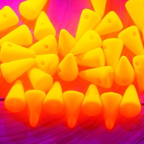 30pcs uv active neon orange mat spike cône de chute de verre tchèque perles de 8mm x 5mm sku-37557
