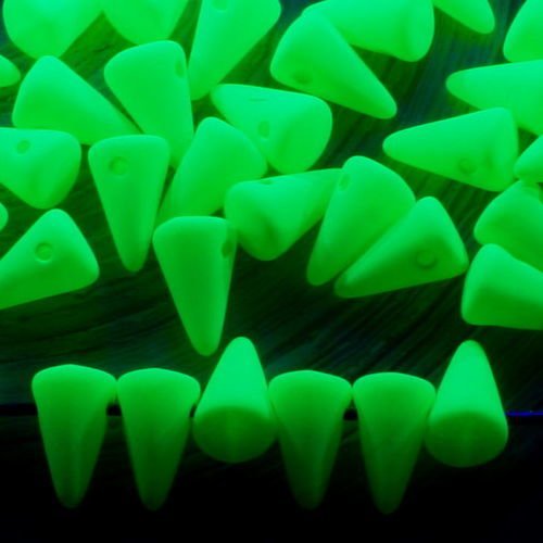 30pcs uv active neon vert mat spike cône de chute de verre tchèque perles de 8mm x 5mm sku-37558