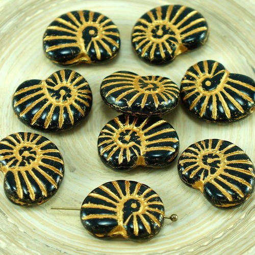 4pcs or mat opaque noir sculpté verre tchèque coquille d'ammonite fossile perles de 17mm x 13mm sku-27475