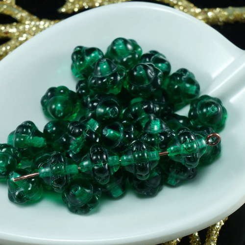 Vert émeraude clair verre tchèque bicone fleur perles d'entretoise de 7mm 30pcs sku-21386