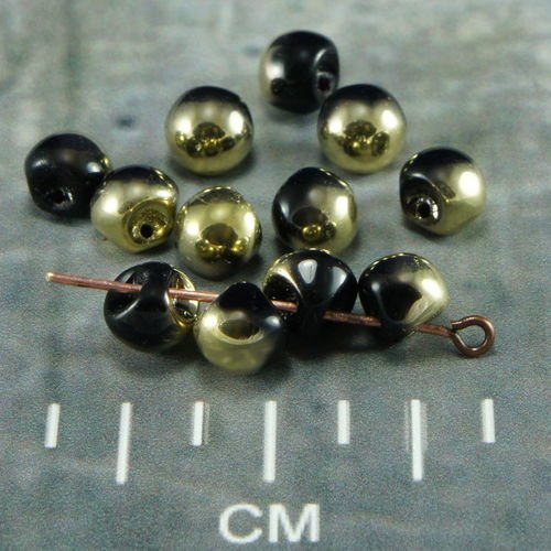 Opaque noir or la moitié des champignons bouton de verre tchèque perles de 6mm x 5mm 30pcs sku-26409
