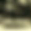 50pcs opaque noir de jais grand demi-pincée triangle entretoise tchèque perles de verre de 4mm x 7mm sku-35488