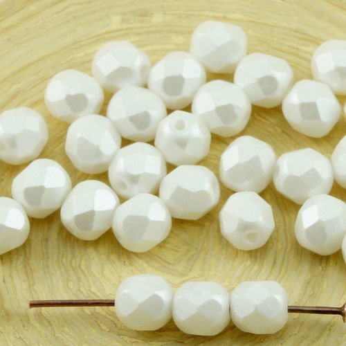 40pcs pastel perle blanche-neige verre tchèque ronde à facettes feu poli perles de 6mm sku-31597