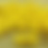 30pcs jaune opaque preciosa bonbons ronds en forme de dôme 2 deux trou de la pièce de tissage de ver sku-33585