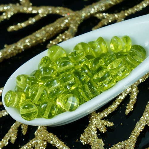 60pcs clair vert olive pellet tchèque perles de verre preciosa granulés pressés de de 4 mm x 6 mm sku-17973