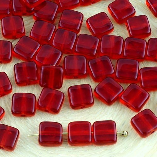 40pcs cristal de rubis rouge tuile un trou de plat carré en verre tchèque perles de 6mm sku-32314