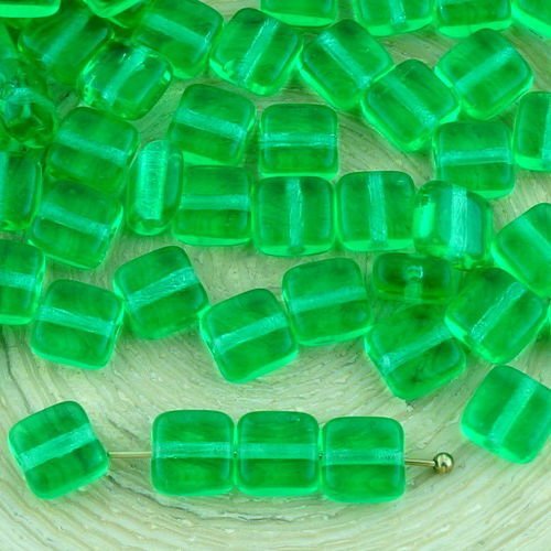40pcs cristal vert clair tuile un trou de plat carré en verre tchèque perles de 6mm sku-32317