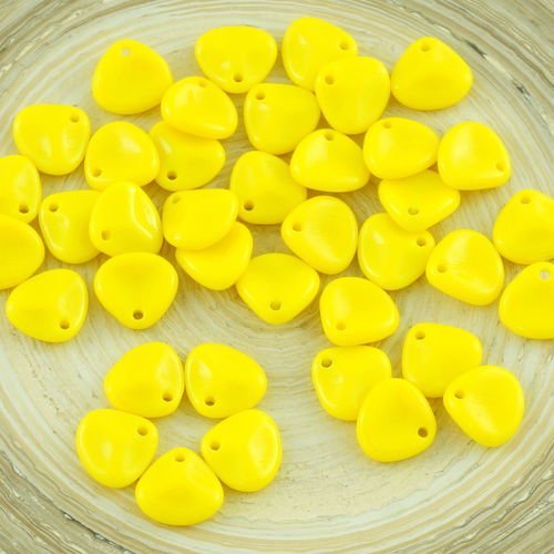 50pcs jaune opaque tchèque de pétale de rose fleur de plat en verre pressé perles de 8mm x 7mm sku-28598