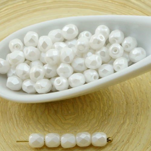 100pcs pastel perle blanche-neige verre tchèque ronde à facettes feu poli petites perles d'entretois sku-31548