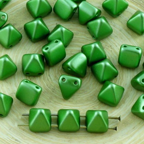 16pcs de perles pastel sage vert olive petite pyramide goujon 2 deux trou de verre tchèque de 6mm x  sku-31318