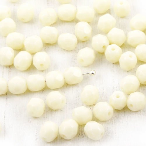 50pcs opaque beige ivoire ronde à facettes feu poli petite entretoise tchèque perles de verre de 5mm sku-38758