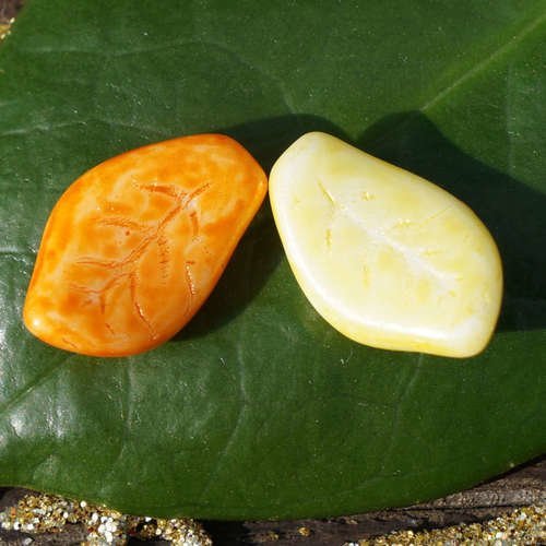 Mélanger un jaune brillant orange en verre feuille de perles tchèque de feuilles d'oranger talon scu sku-16563
