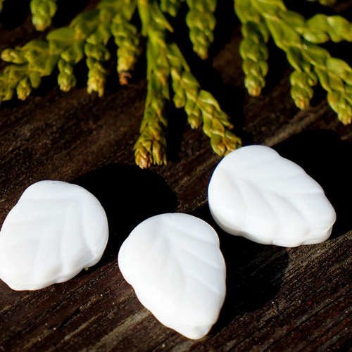 Verre blanc opaque feuille de perles tchèque de de de exclusifs sculpté de feuilles de blanches plat sku-17609
