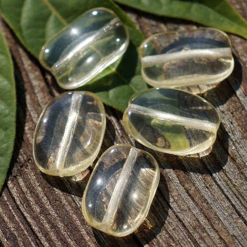 Jaune clair tchèque perles de verre plat en de vague ovale de de 12mm x 8mm 16pc sku-17579