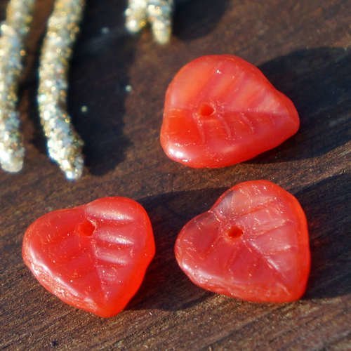 Rouge verre feuille de perles tchèque de de de sculpté de feuilles de de de de rouges 9mm x 9mm 30pc sku-16199