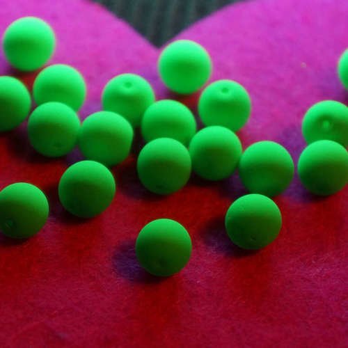 Vert néon perles uv active mat en verre tchèque rondes en de bohème originaux exclusifs authentique  sku-17459