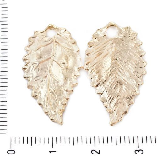 2pcs plaqué or dentelé agité de feuilles de noël pendentifs charmes boucles d'oreilles en métal conc sku-39638