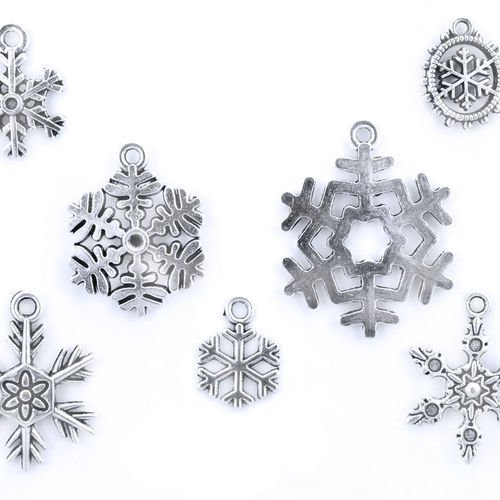 7pcs antique ton argent super noël mélange de flocon de neige d'hiver pendentifs charms tchèque méta sku-41399