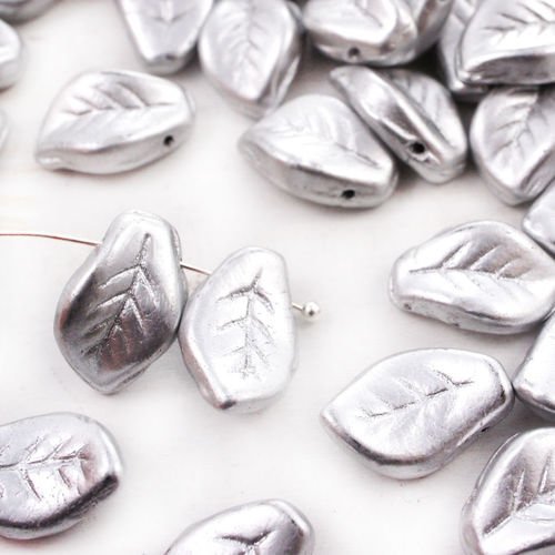 10pcs mat métallisé aluminium argent agité sculpté plat de feuilles de verre tchèque perles de 9mm x sku-41498