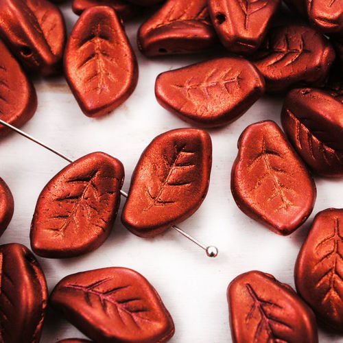 10pcs mat métallisé bronze feu rouge agité sculpté plat de feuilles de verre tchèque perles de 9mm x sku-41500