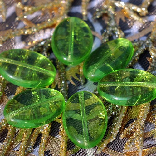 Vert clair verre tchèque perles de grand plat en de grandes vertes ovale en de 16mm x 12mm 4pc sku-17580