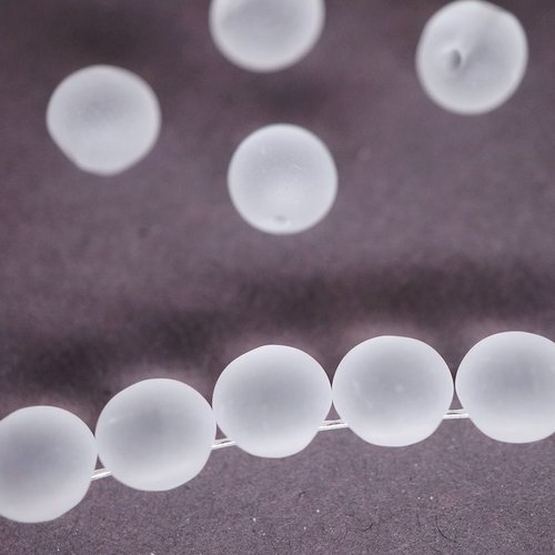 40pcs mat blanc cristal dépoli verre de mer haut de trou goutte ronde druk tchèque perles de 6mm sku-42727