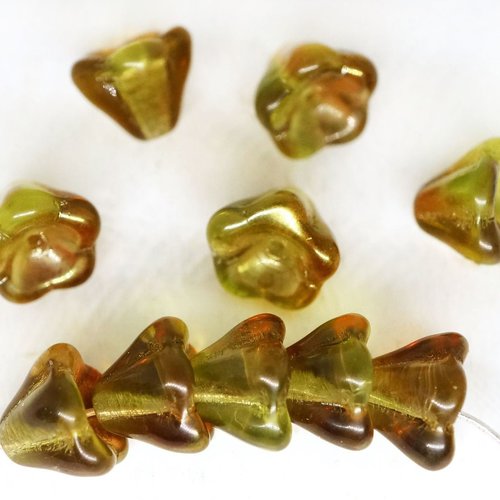 16pcs cristal d'olive olivine vert de la moitié de l'or l'éclat de bell perles de bouchons de fleur  sku-248797