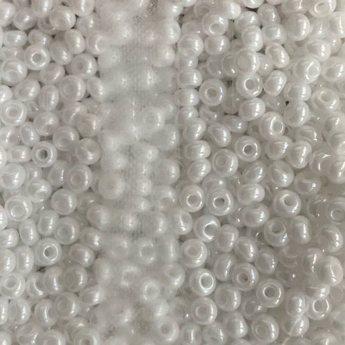 20g perles blanc semences de d'entretoise de verre tchèque 8/0 sku-99942