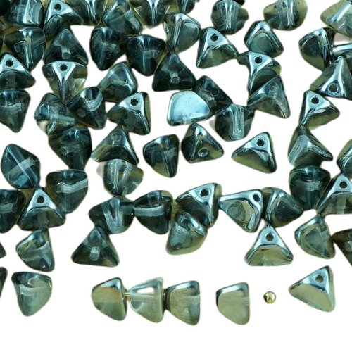 50pcs crystal dark silver de la moitié grand demi-pincée triangle entretoise tchèque perles verre 4m sku-32175
