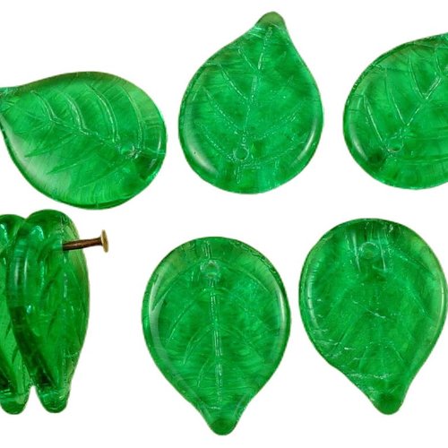 10pcs cristal vert grand plat de feuilles verre tchèque perles sculptées 18mm x 13mm sku-35782
