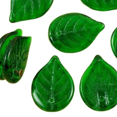 8 pcs cristal vert émeraude grande feuille plate tchèque verre sculpté perles 18mm x 13mm sku-35784