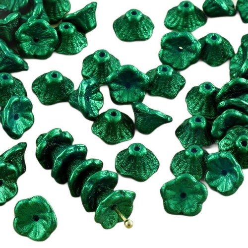 40pcs or briller vert émeraude en verre tchèque petite cloche de fleur perle bouchons 7mm x 5mm sku-31374