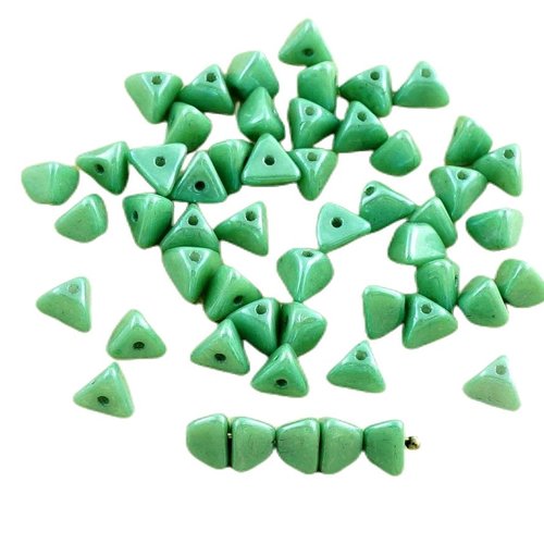 50pcs italien vert lustre verre tchèque grand demi-pincée triangle entretoise de perles 4 mm x 7mm sku-30207