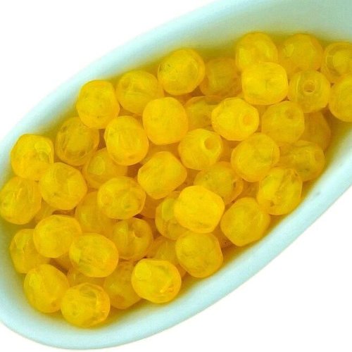 100pcs ambre jaune opale ronde à facettes feu poli petite entretoise tchèque perles de verre 4mm sku-33147