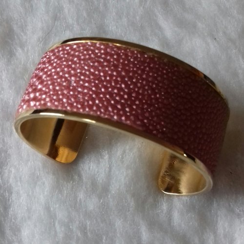 Bracelet femme manchette en cuir de galuchat rose