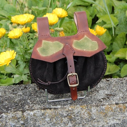 Escarcelle en cuir de type médiéval pour vos sorties médiévales ou festivals