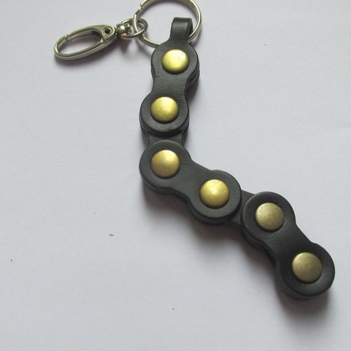Porte clefs en cuir et laiton façon  chaîne moto