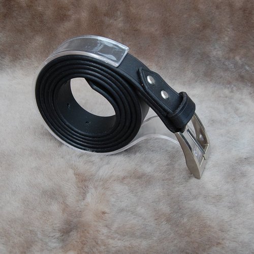 Ceinture  en cuir réalisée en croupon de vachette noire  en 30 mm de large