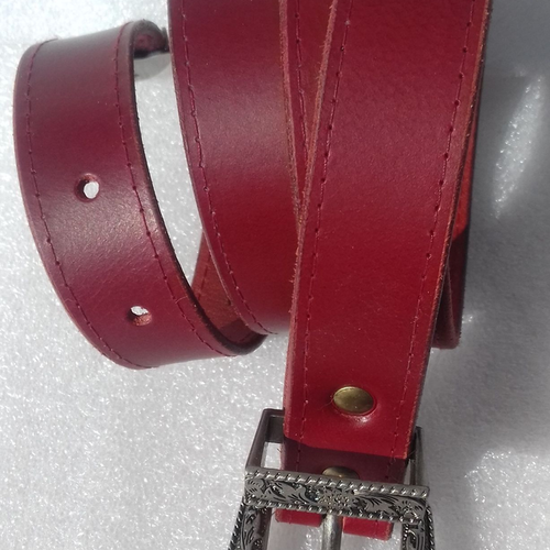 Ceinture cuir rouge artisanal - boucle ciselée style mexicain & western - cuir de buffle fait main france